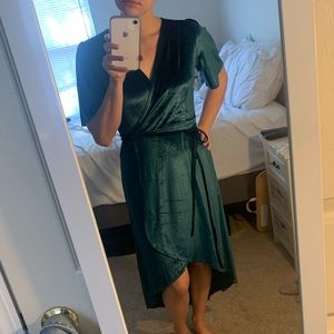 NWT!! Lulus Velvet High-low Wrap dress. Short Sleeve. Green. size Small